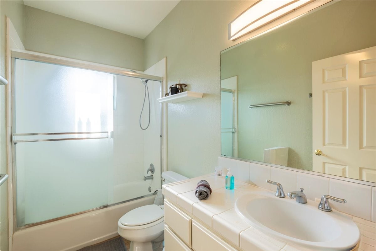 Building Photo - 1084 Portola Ave