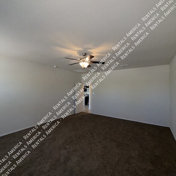 Building Photo - 1038 W Castle Ct