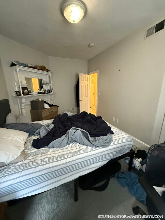 Building Photo - 190 L St