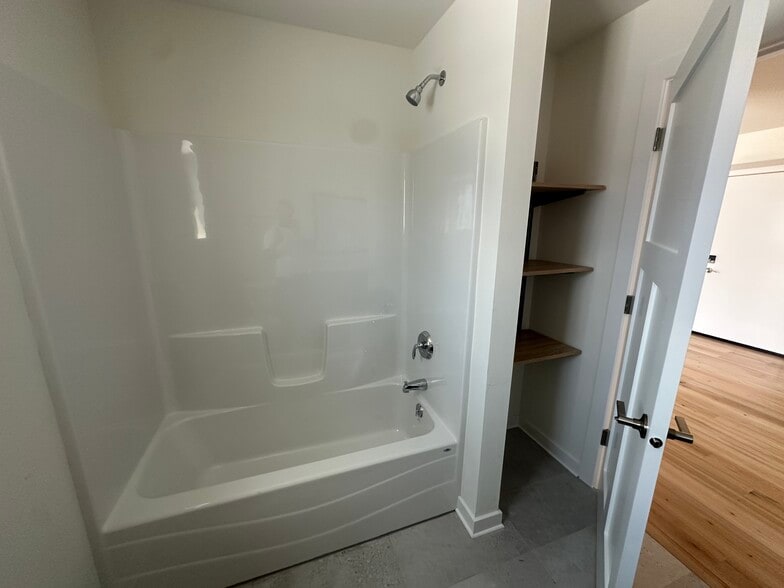 Building Photo - 1219 Regent St