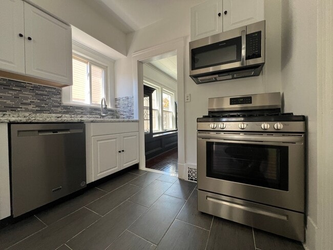 Building Photo - 1285 Cook Ave