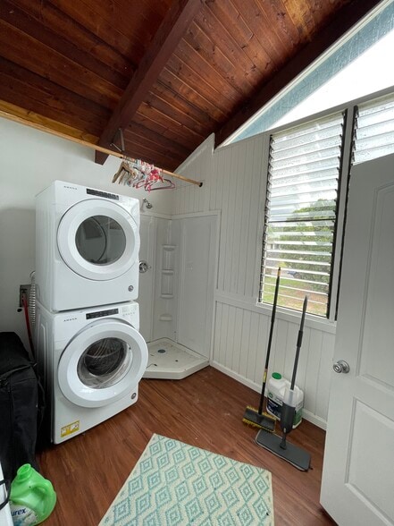 Top Floor - Full Bathroom and Washer/Dryer - 75-5810 Olua Plz