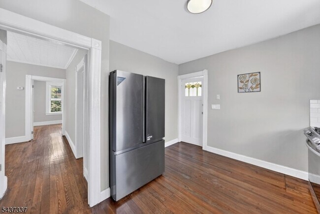 Building Photo - 86 Curie Ave