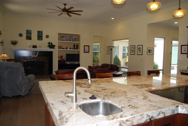 Building Photo - Single Level Home in Mountaingate