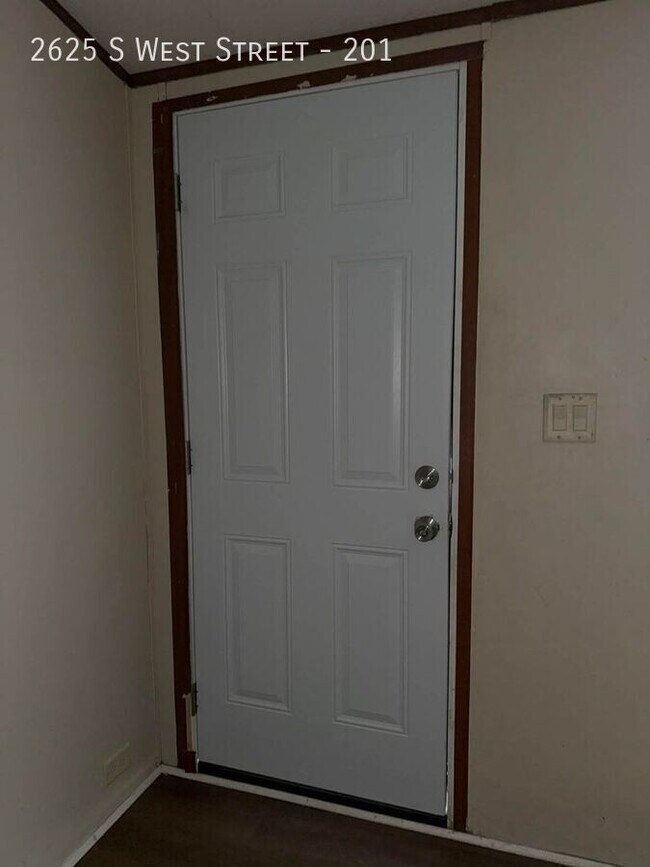 Building Photo - 2625 S West St