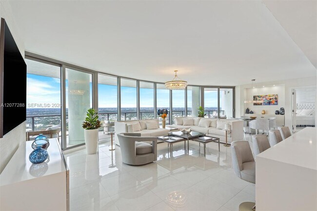 Building Photo - 100 E Las Olas Blvd
