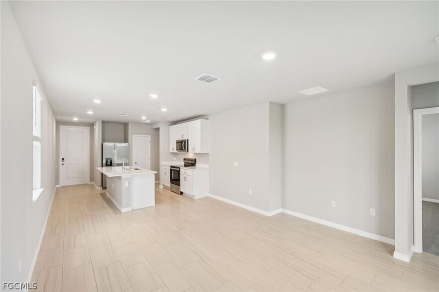 Building Photo - 17549 Woodland Ct