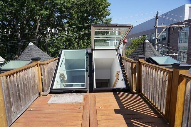 Building Photo - 135 Second St