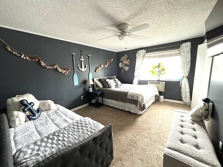 Building Photo - 1919 Spring St