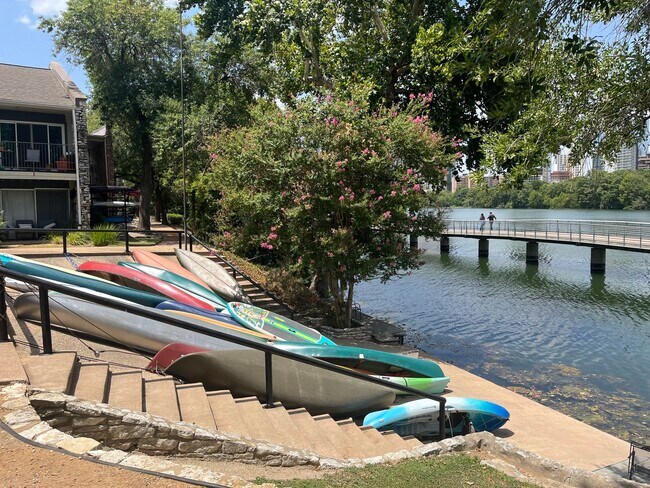 Building Photo - Gorgeous Condo nestled right on Lady Bird Lake!
