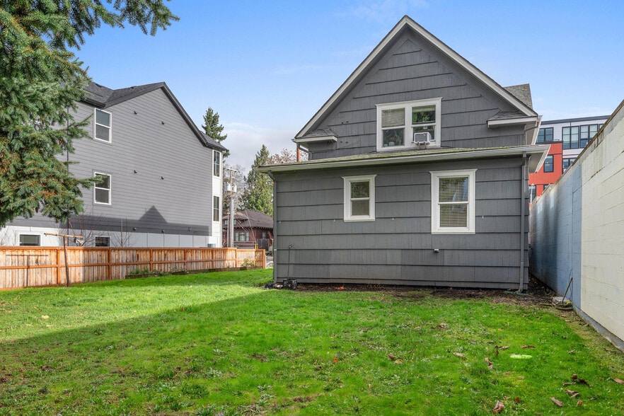 Building Photo - 4743 N Albina Ave