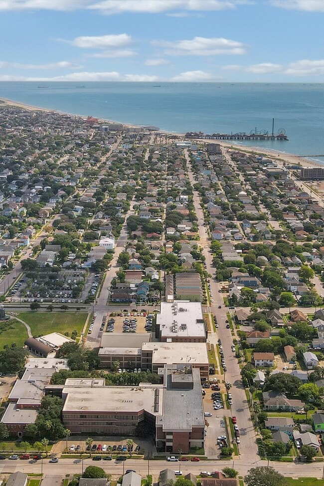 Building Photo - 4006 Avenue R 1/2 Rear