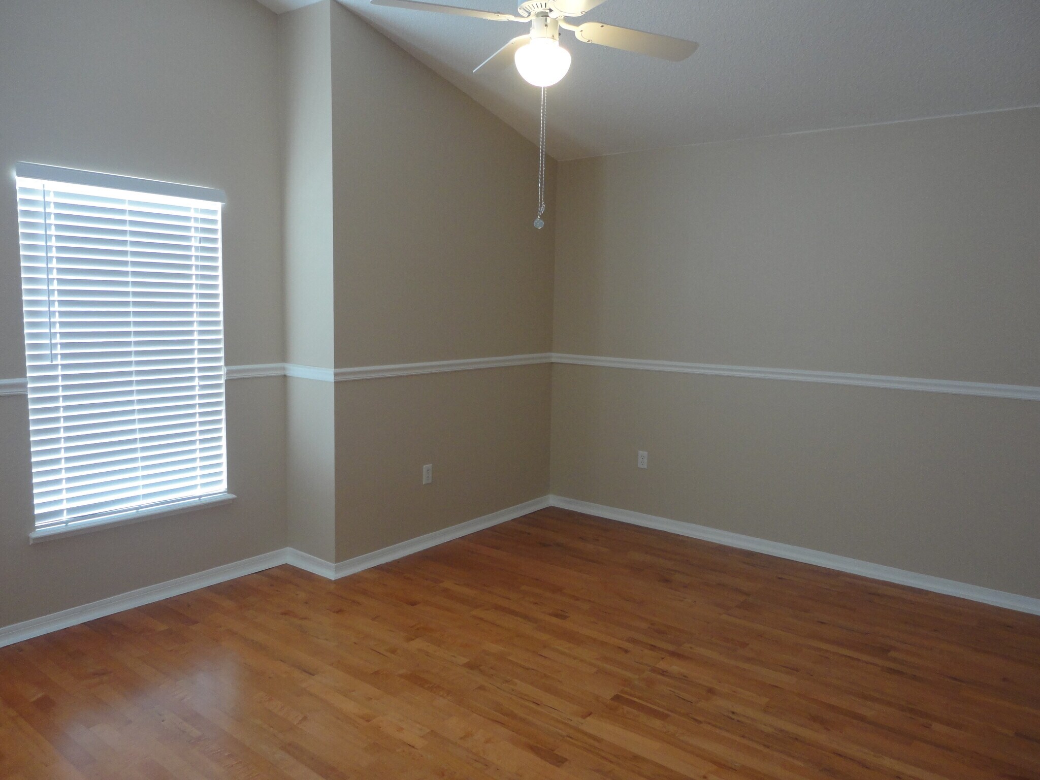 Building Photo - 1019 Brenton Leaf Dr