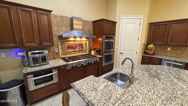 Building Photo - 7381 Black Mesa Dr