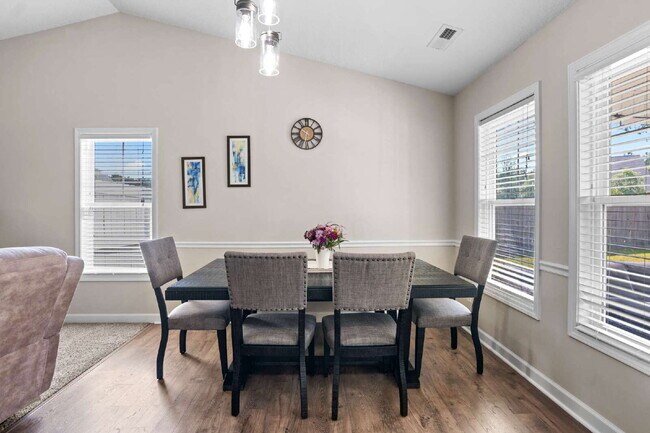 Building Photo - Charming 3-Bedroom Home with Bonus Room in...