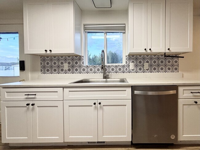 Building Photo - 11299 Woodhill Dr