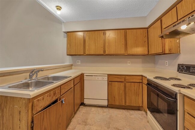 Building Photo - 6345 Cattails Ln