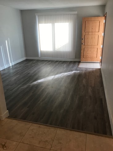 Primary Photo - 10214 Darby Ave