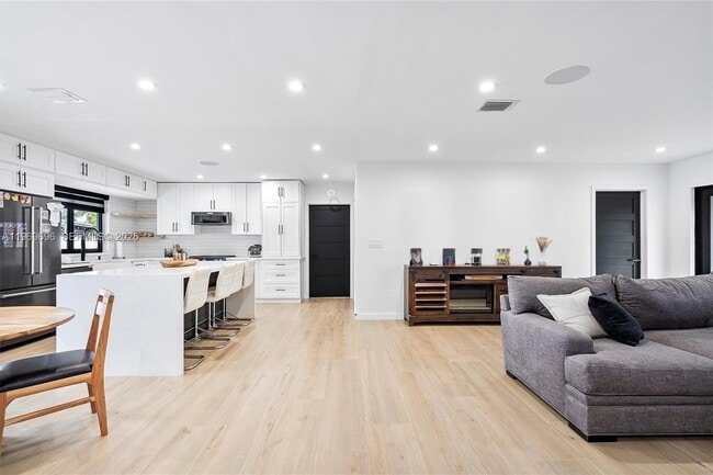 Building Photo - 10950 NW 16th Ct