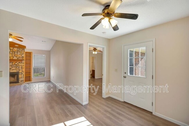 Building Photo - 1005 Tj Ln