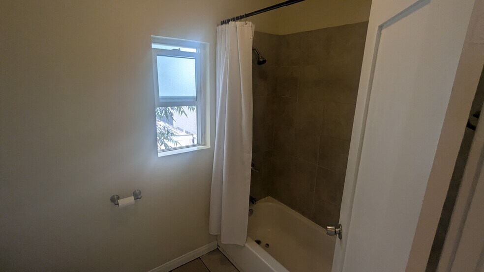 Building Photo - 1019 N Virginia Ct
