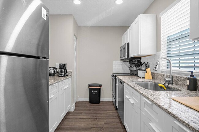 Building Photo - 13803 Heritage Club Dr