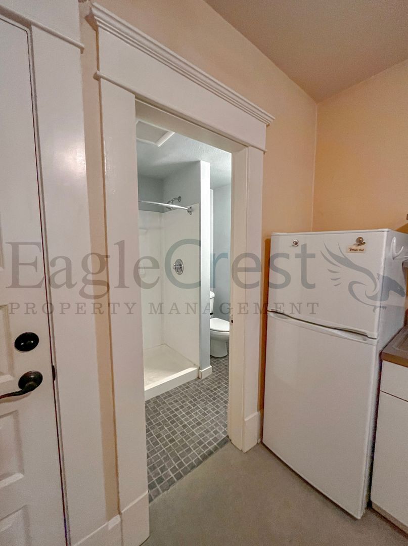 Building Photo - 105NSP