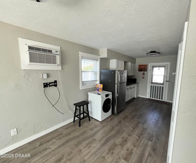 Building Photo - 515 Frances Terrace