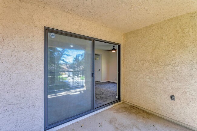 Building Photo - 2554 Olive Dr