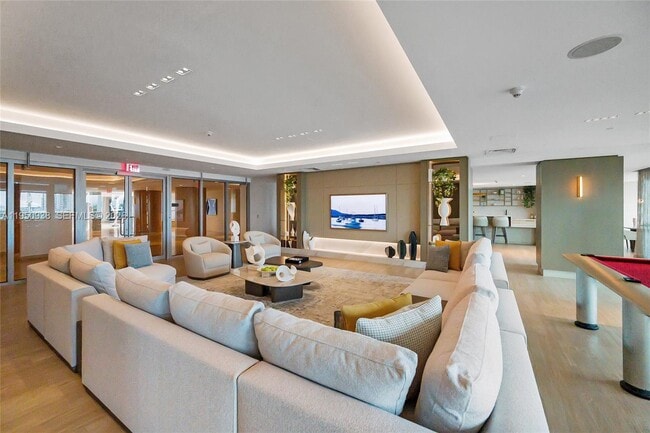 Building Photo - 900 Biscayne Blvd