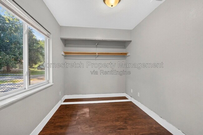 Building Photo - 426 Plaza Ave
