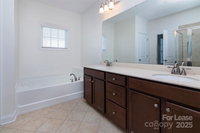 Building Photo - 2231 Eversham Dr NW