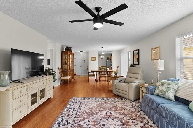 Building Photo - 1116 San Bernardo Rd