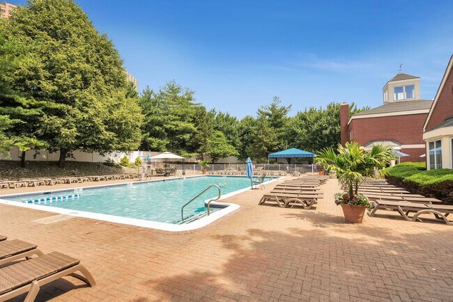 Building Photo - 302 Nelson Ct