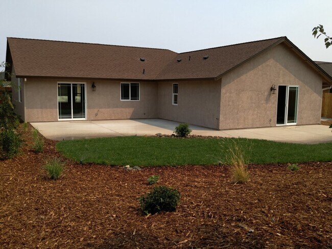 Building Photo - South Redding Home