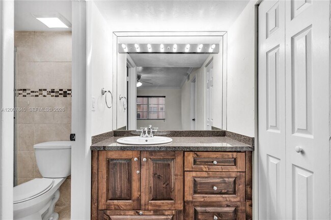 Building Photo - 13715 Kendale Lakes Cir