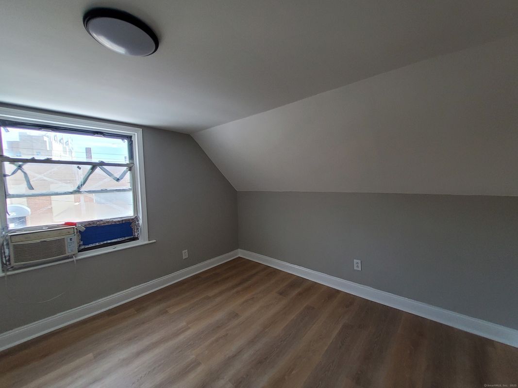 Building Photo - 52 Daggett St