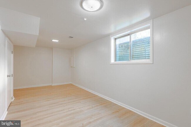 Building Photo - 3048 Silent Valley Dr