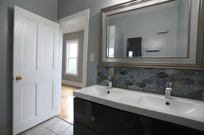 Building Photo - 4 Burton Ave