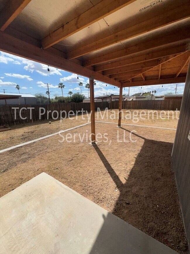 Building Photo - Newly Renovated Home With NO HOA on Large Lot