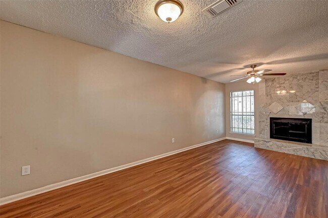 Building Photo - 17804 Kings Park Ln