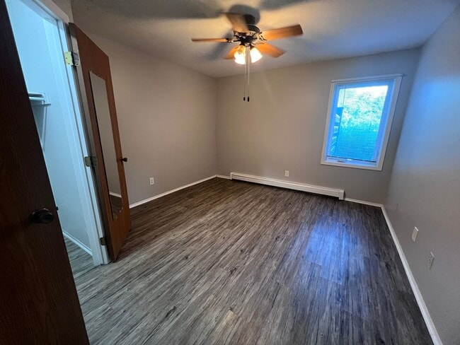 Building Photo - Spacious 1-Bedroom Apartment - Main Floor!