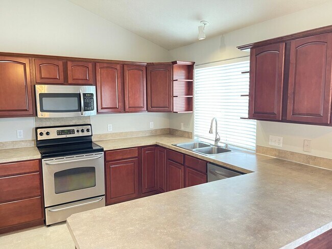 Building Photo - Comfortable 3-Bedroom Home in Desirable Millard West Area - $2,095