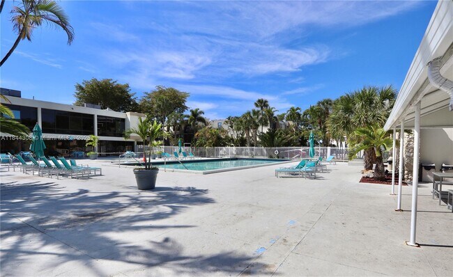 Building Photo - 20350 W Country Club Dr