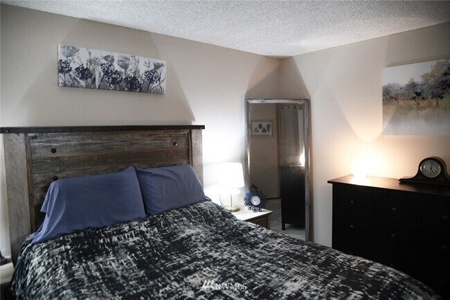 Building Photo - Charming home in Sammamish