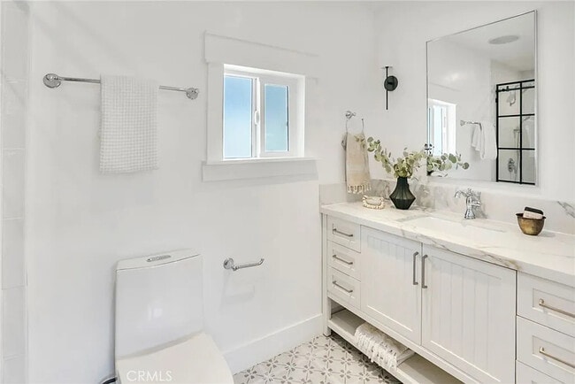 Building Photo - 3816 Goldwyn Terrace