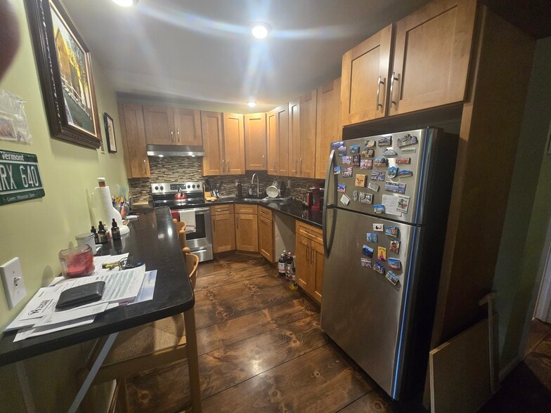 kitchen pic 1 - 5408 Main St