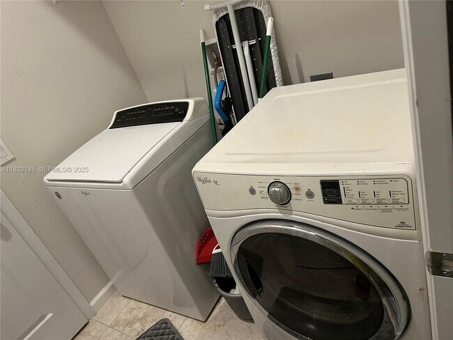 Building Photo - 2890 Jupiter