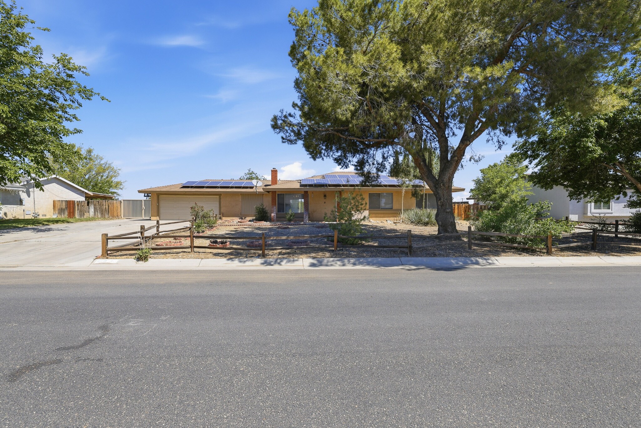Building Photo - 9837 E Avenue R10