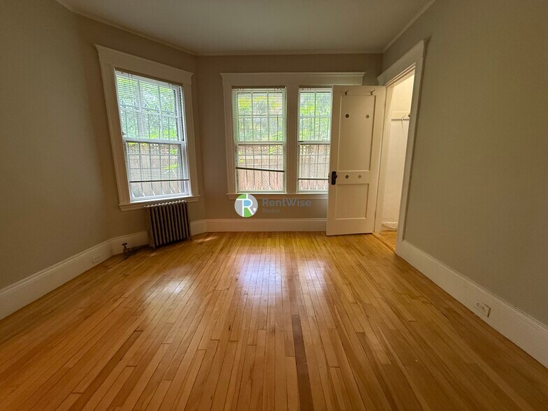 Building Photo - 11 Story St